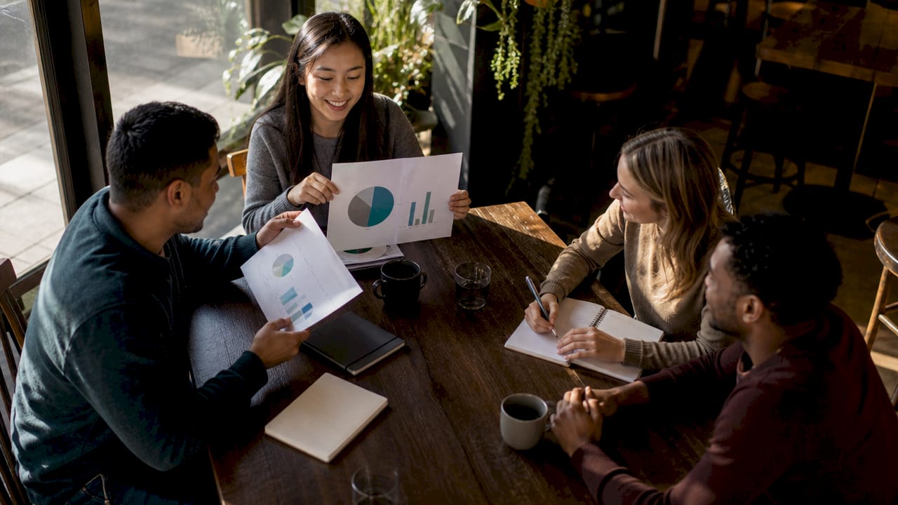 Point d’équipe autour des actions de communication et de marketing digital