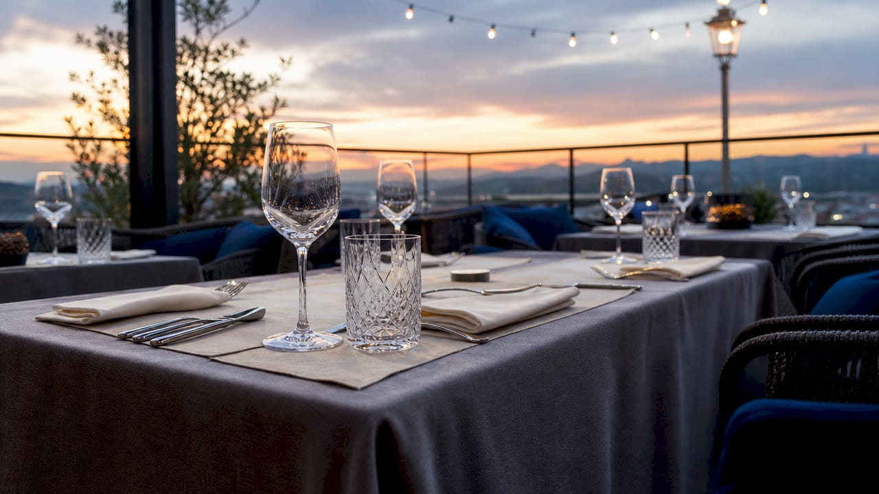 Hotel dining table with arranged textiles