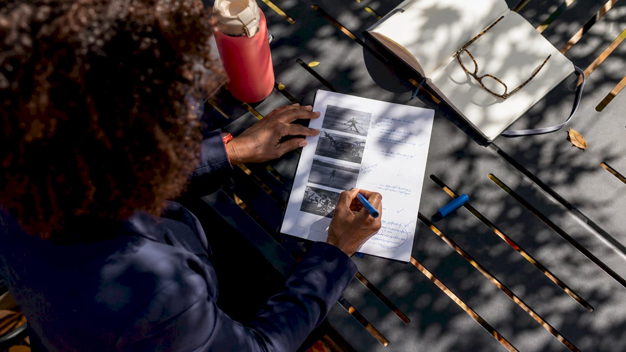 Event planner marking golf photography shot list