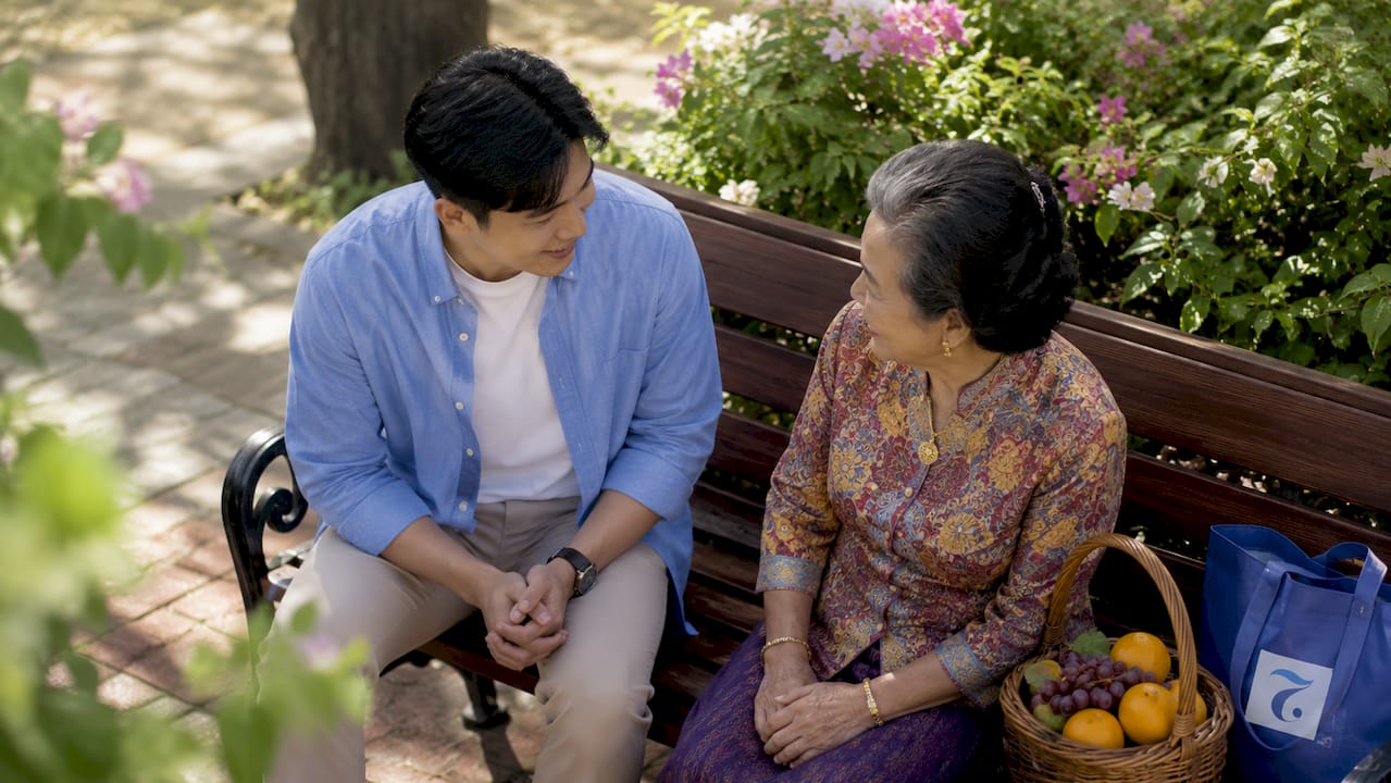 Respectful conversation showing Thai social hierarchy