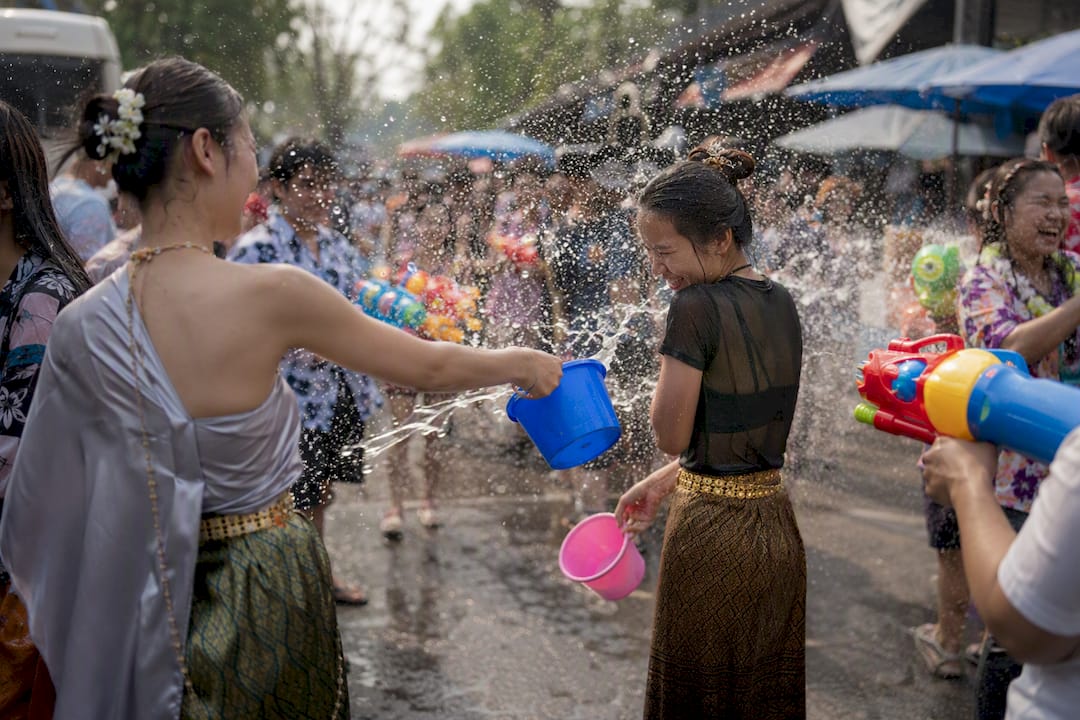 Hands squirting water at Songkran festival