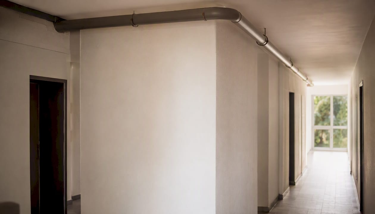 Hausflur mit gemeinsamer Heizungsleitung