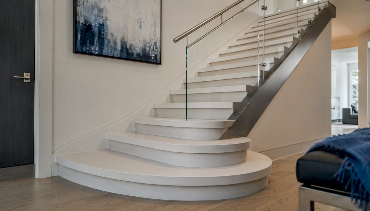 Flared base of straight staircase in home entry