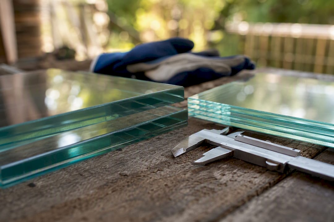 Close-up comparison of tempered and laminated glass edges