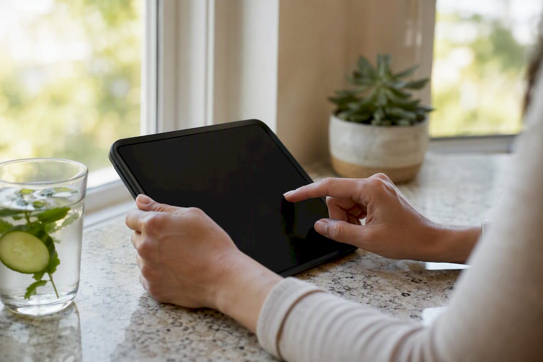 Hands noting energy and sleep tracking on device