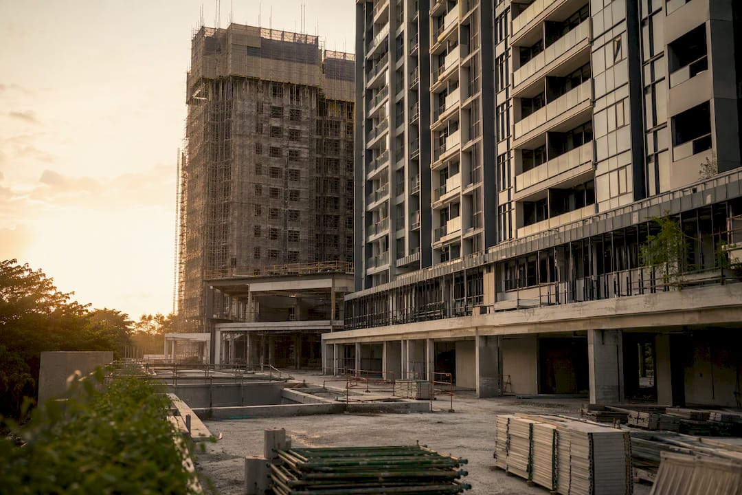 Multi-block condominium site with staggered construction