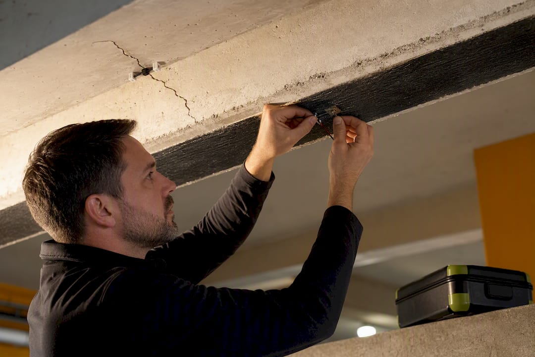 Strain gauge attached to strengthened concrete beam