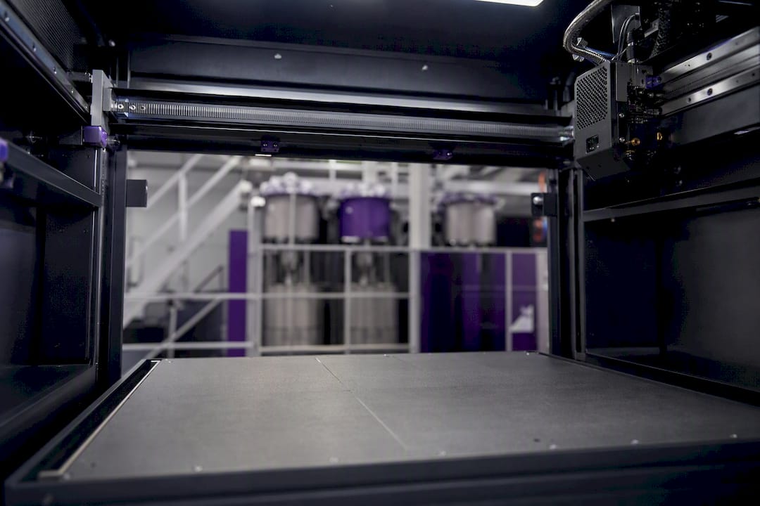 Chambre vide du volume de construction d'une imprimante 3D industrielle
