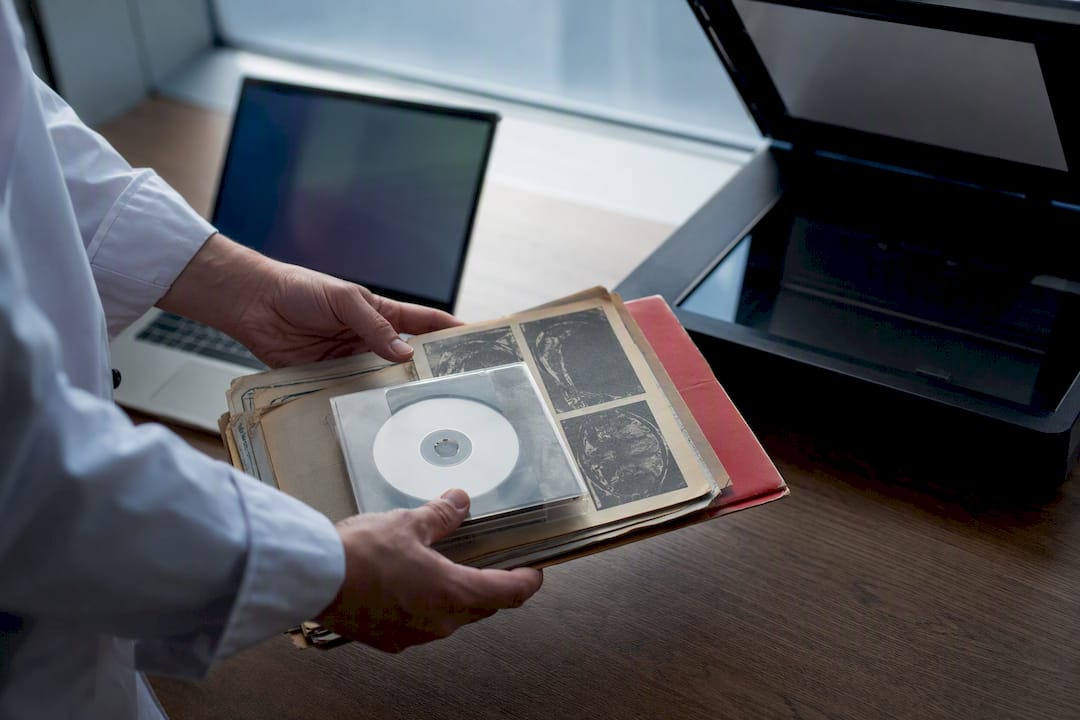Cómo subir estudios antiguos a tu historial médico digital sin perder nada