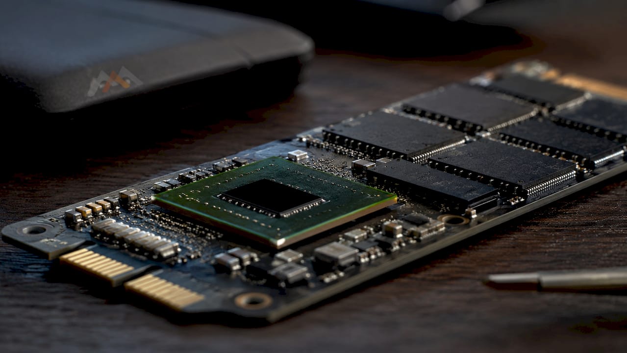 Why Do SSDs Fail? Causes, Signs, and Prevention 3 Close-up macro of SSD controller chip on circuit board