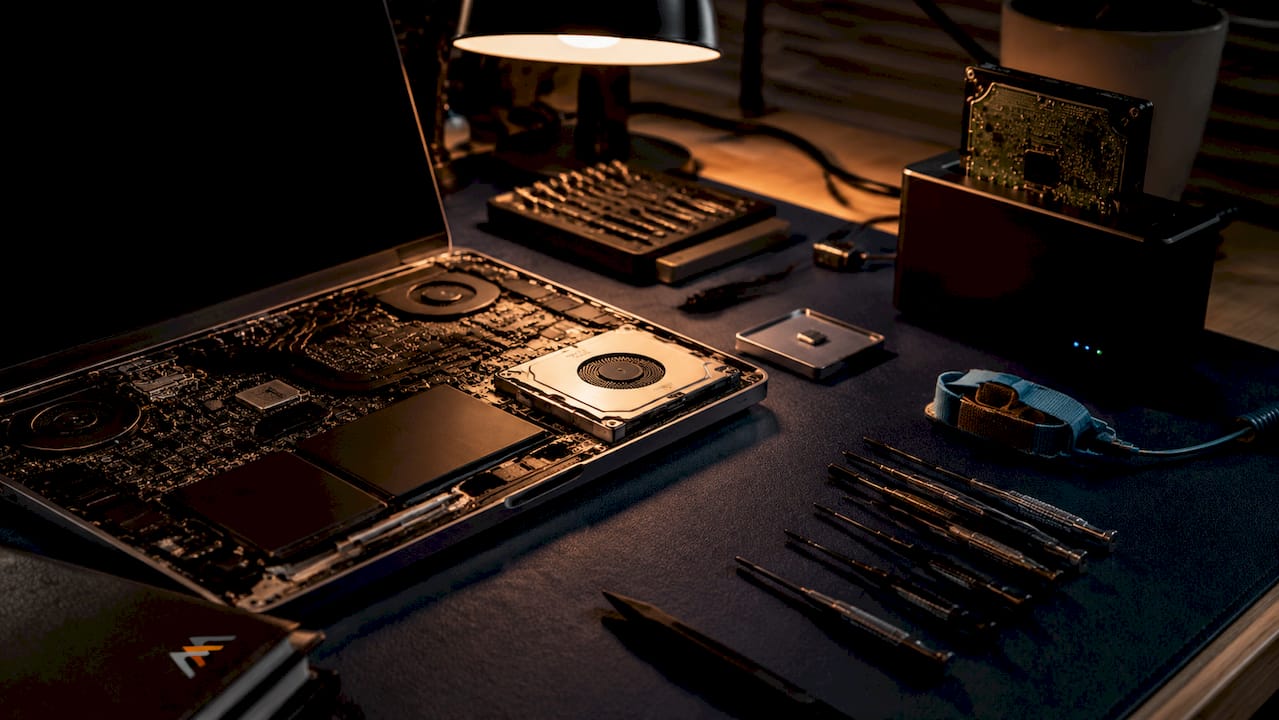 Mac Recovery Mode: What It Does and When to Use It 4 Open MacBook showing internal hard drive repair setup