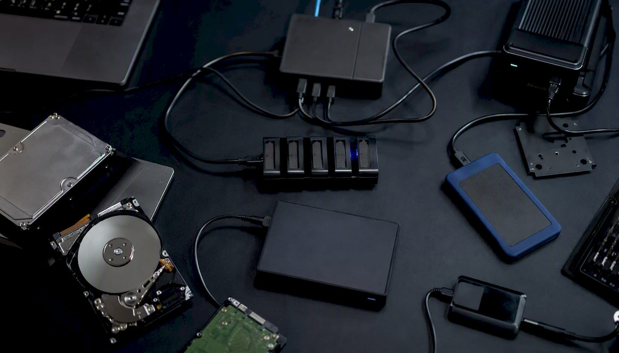 Lost Partition Recovery on Mac: 2026 Step-by-Step Guide 4 Diagnostic setup with external drives and tools