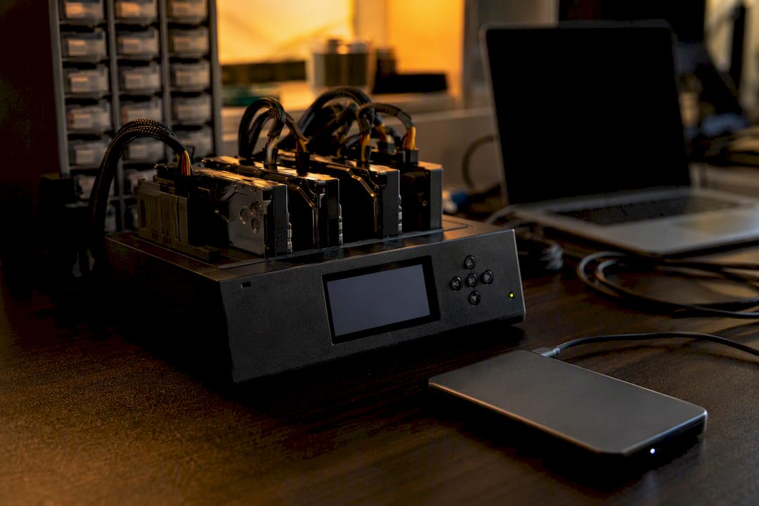 Forensic cloning device with connected hard drive