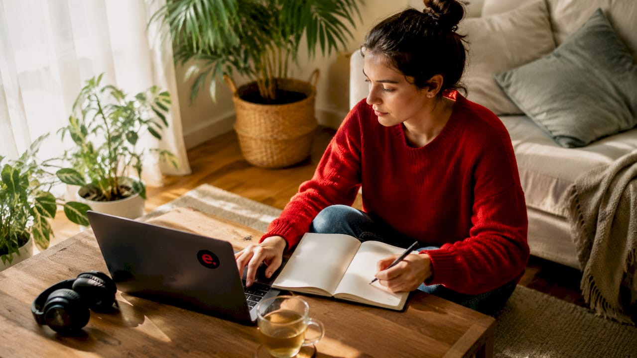 Offshore Developer Onboarding Best Practices for 2026 2 Remote developer during onboarding video call