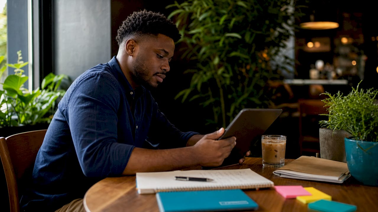 Recruiter scrolling applications on tablet