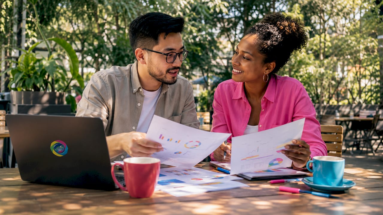 Two marketers discussing content syndication types