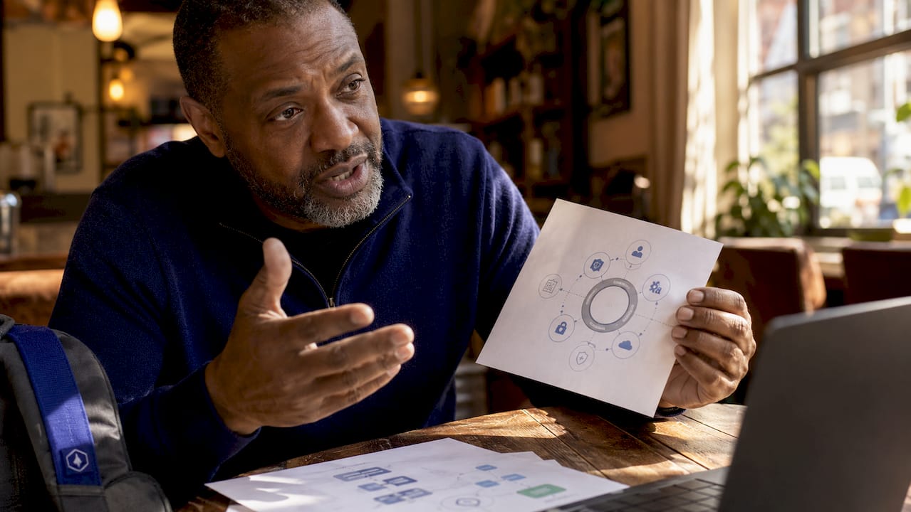 IT specialist explaining Zero Trust framework