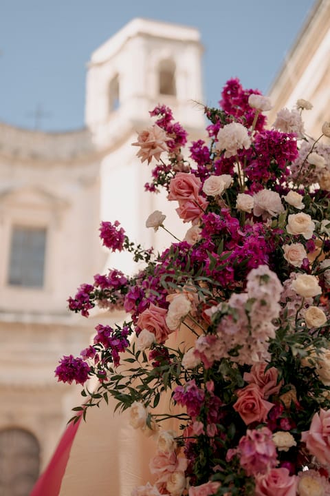 Infographic of luxury wedding trends and sustainability