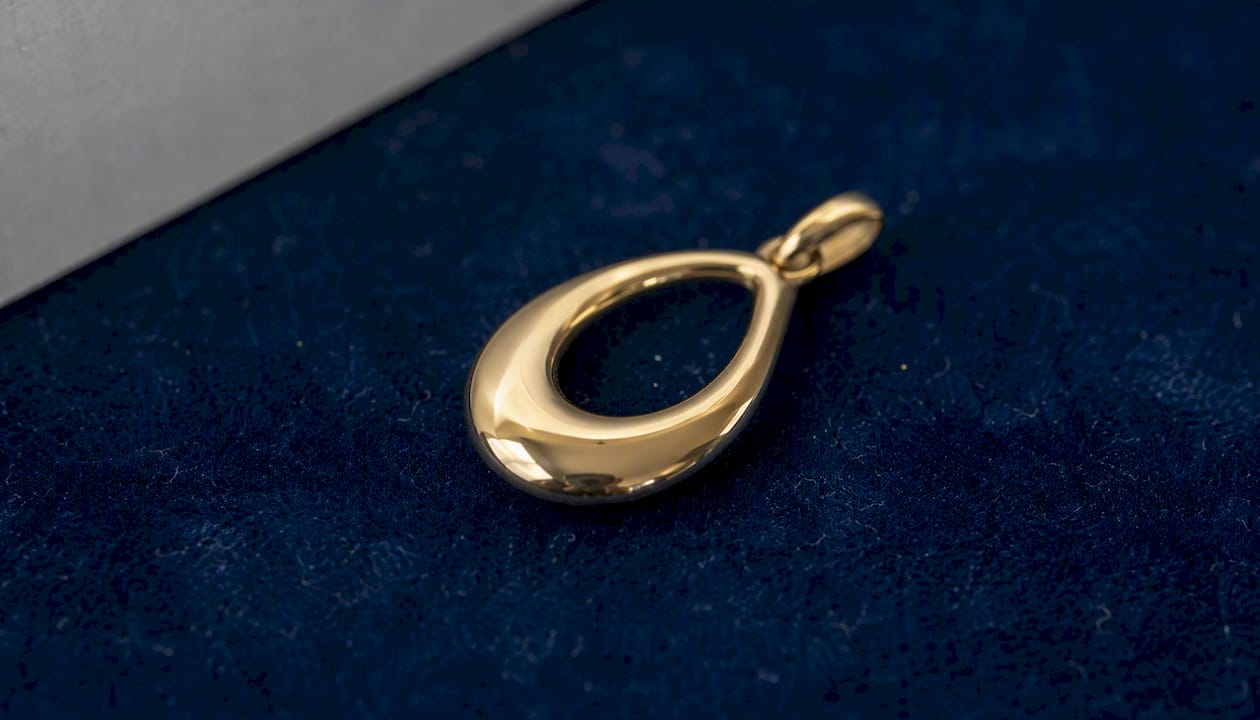 Gold ring lit with soft white reflector