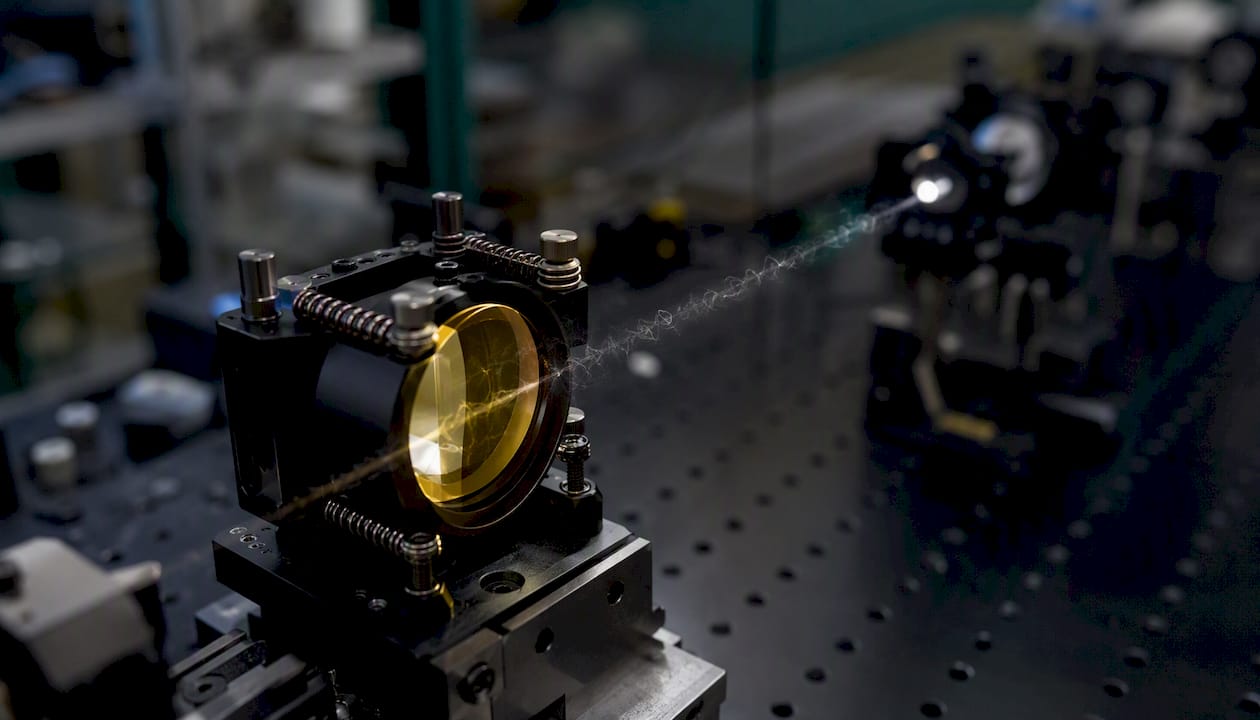ZnSe lens thermal load and mounting detail