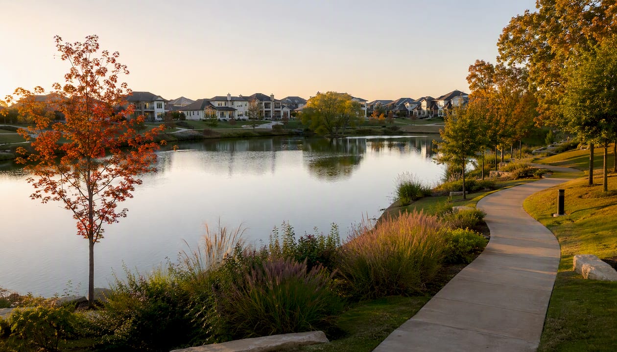 Lakefront homes with mature landscaping in Plano