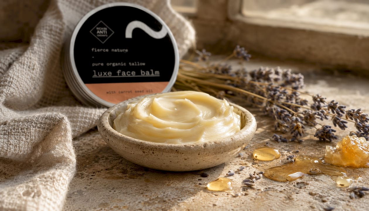 Creamy face balm with oats and honeycomb on wood