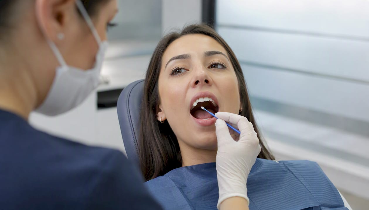 Close-up dental sensitivity test in clinic