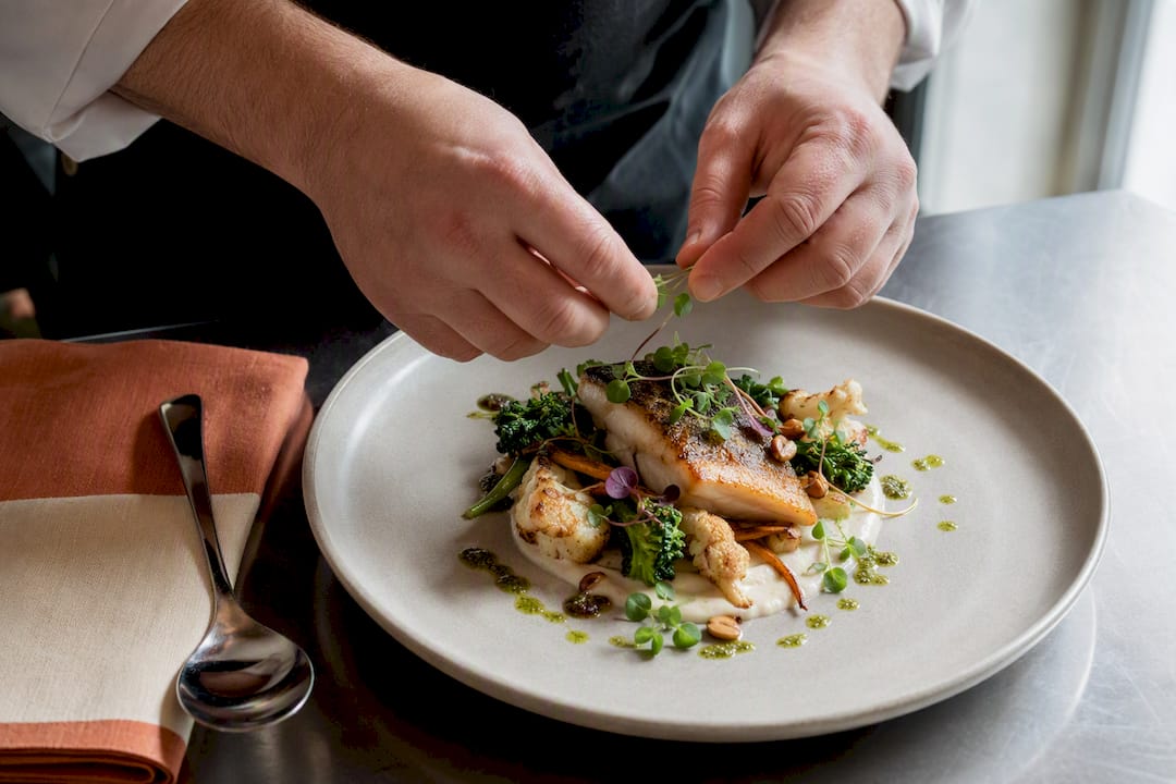 Refined allergen-aware plated event dish