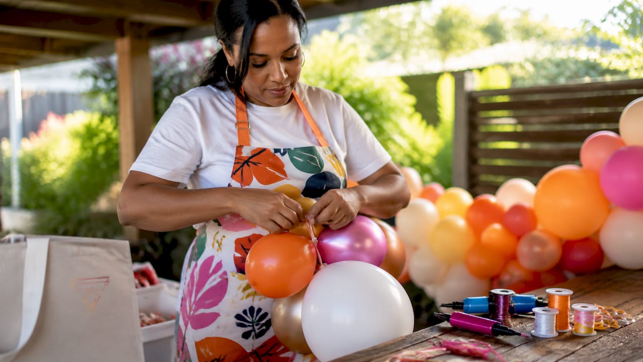 Close-up hands making balloon bouquet