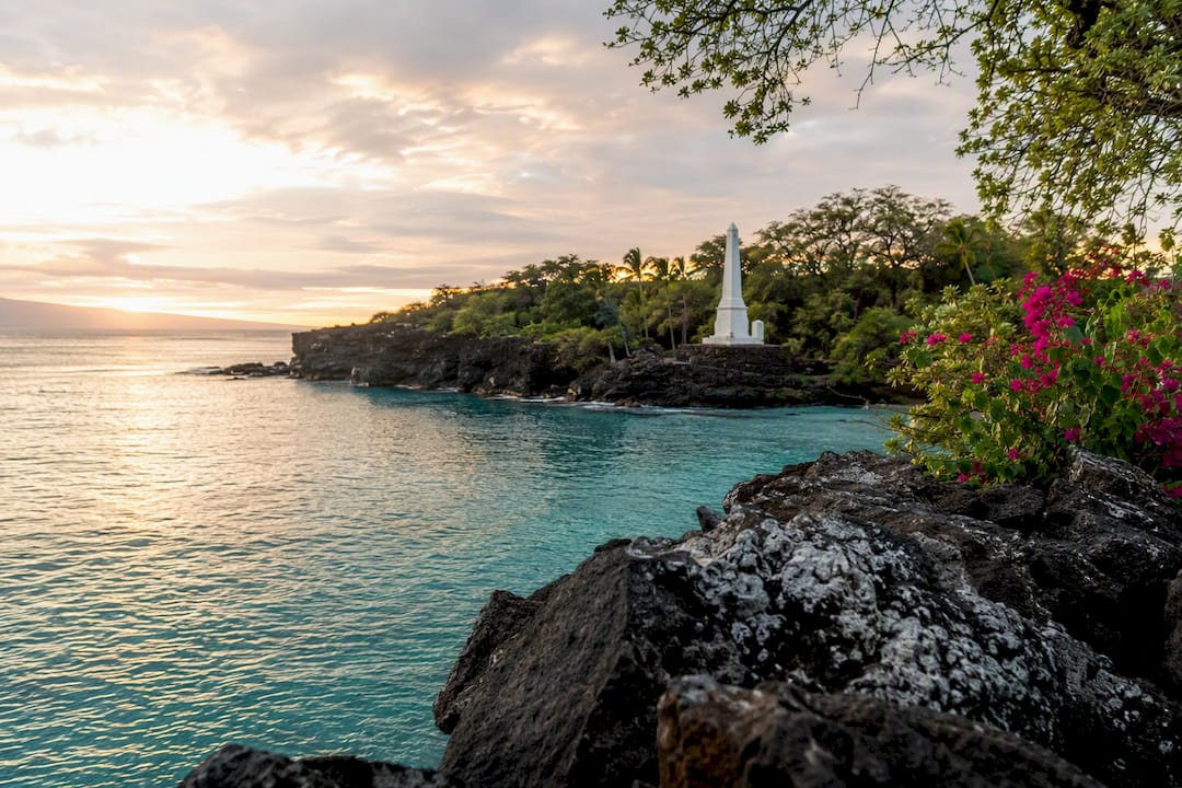Turquoise Kealakekua Bay with Captain Cook Monument