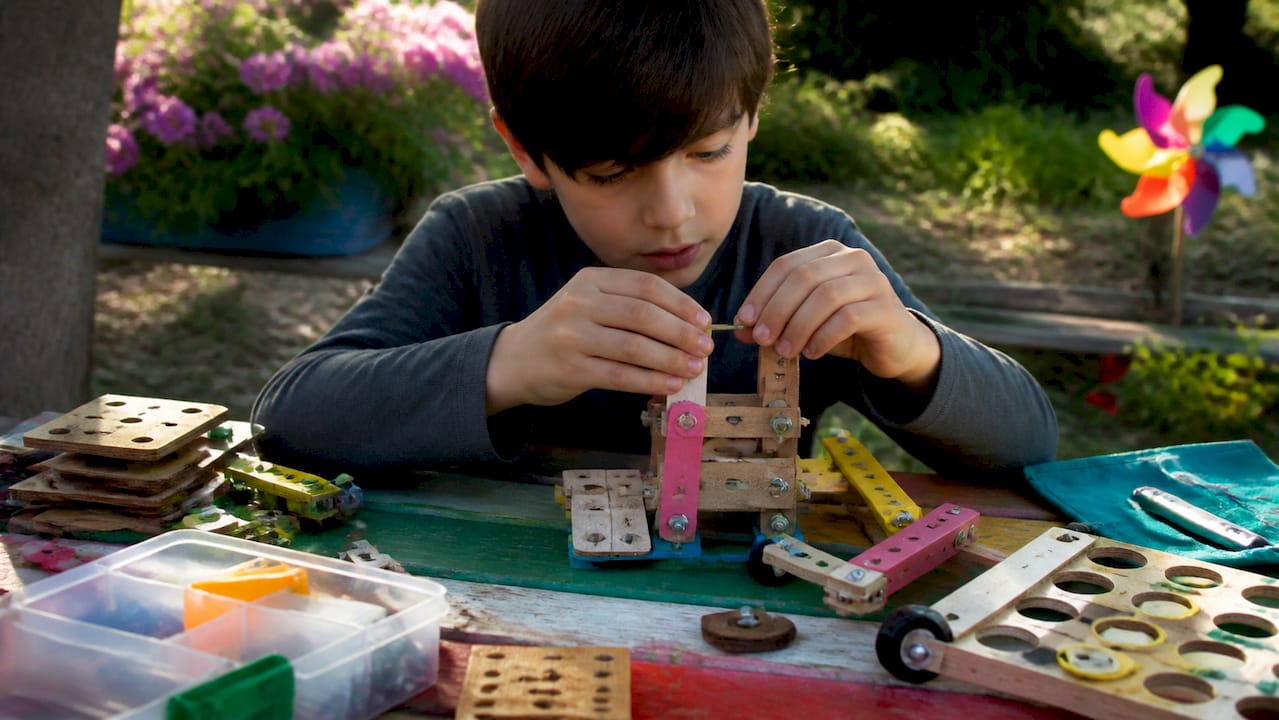 Child hands adapting STEAM construction pieces