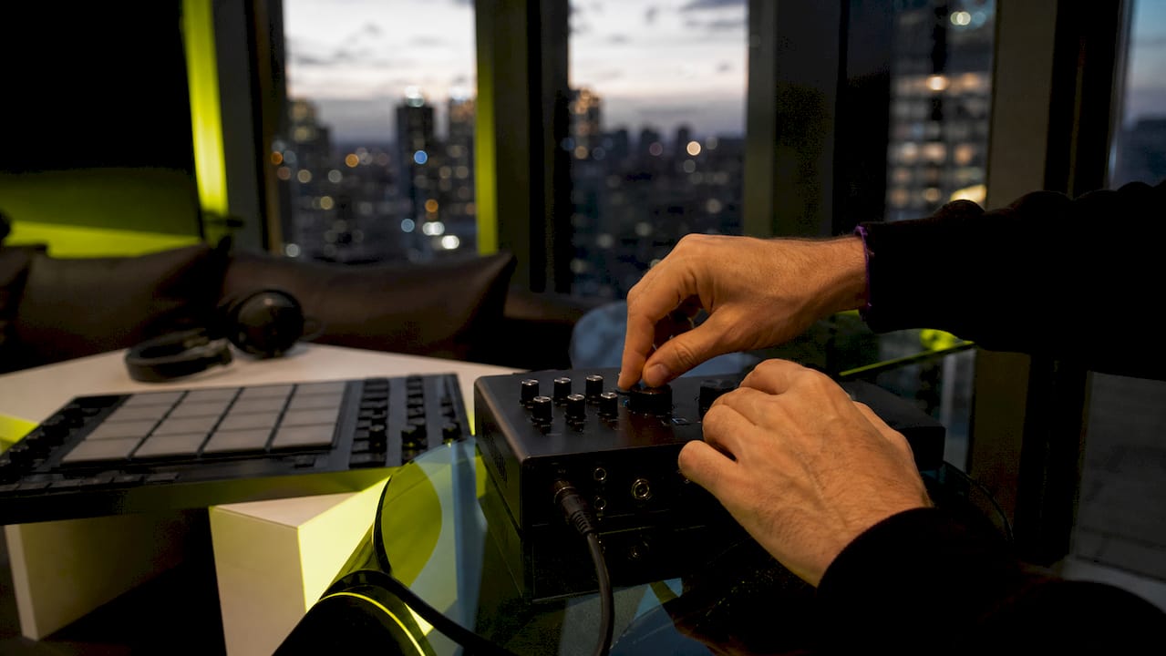 Hands tuning interface for remote drum tracking