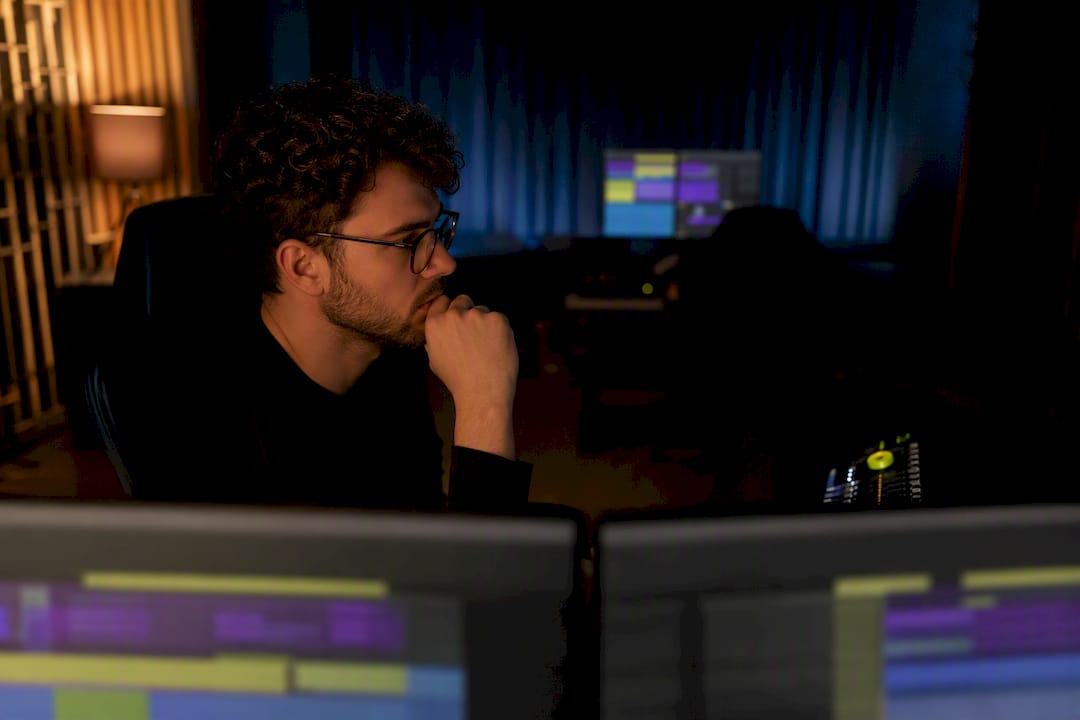 Producer checking plugin formats in collaborative DAW session