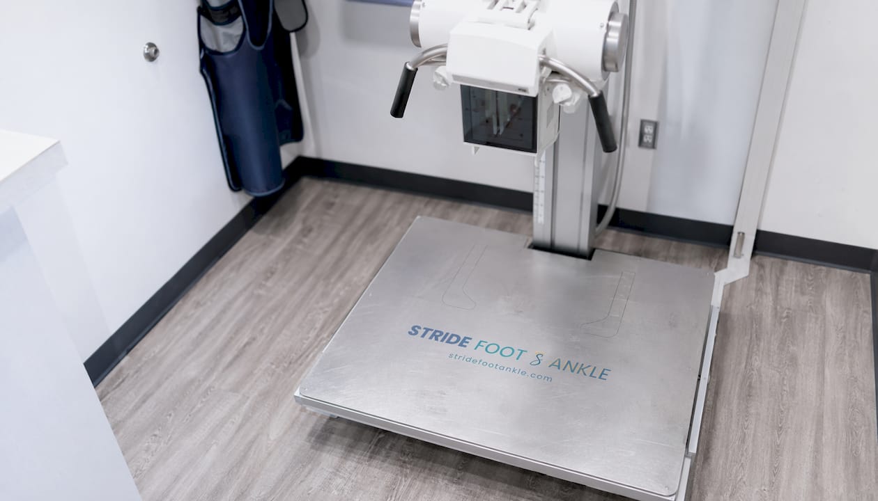 Weight-bearing foot X-ray platform with stridefootankle branding