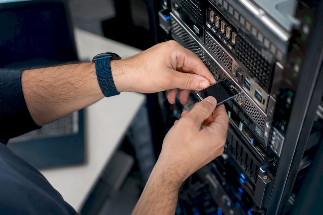 Hands connecting hardware device for remediation