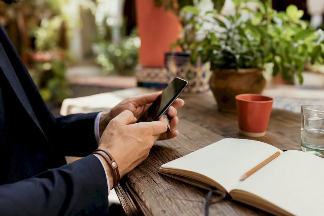 Concierge hands on phone solving issue