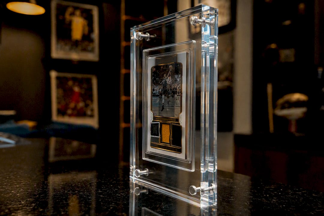 UV blocking acrylic display case detail