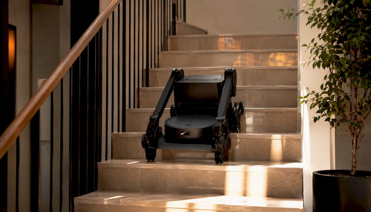 Mechanical carrier lifting robot vacuum upstairs