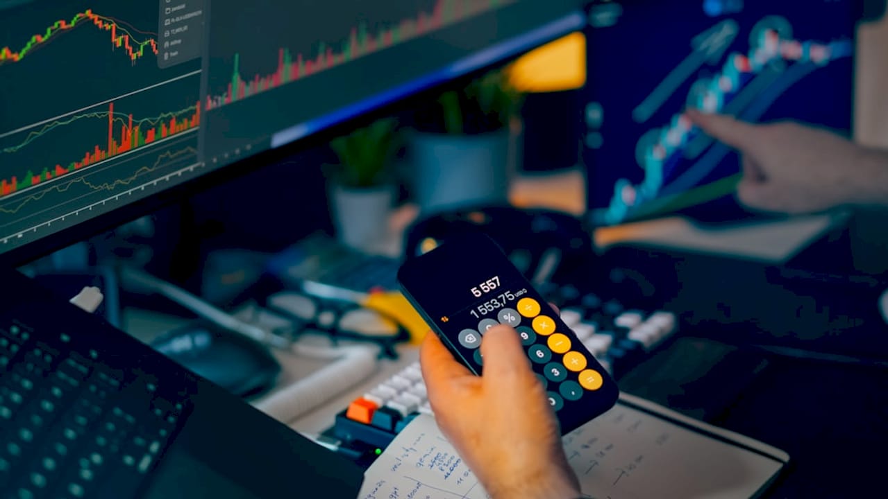 How to monitor digital asset market risk effectively