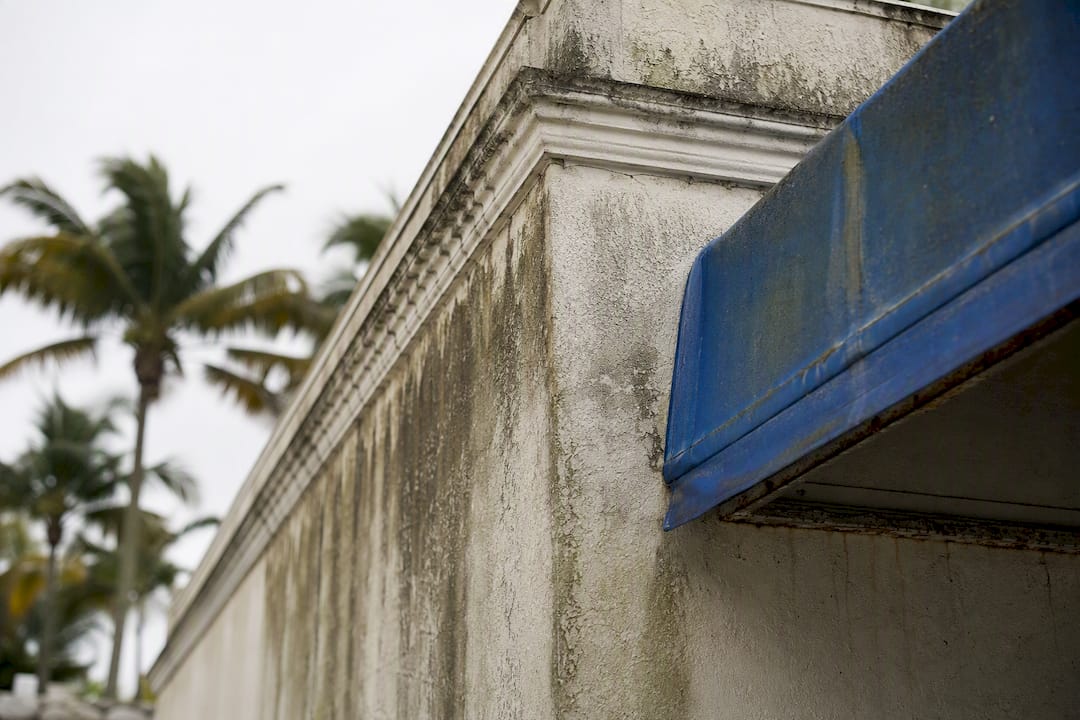 Why Dirty Facades Reduce Retail Foot Traffic in South Florida Why Dirty Facades Reduce Retail Foot Traffic in South Florida
