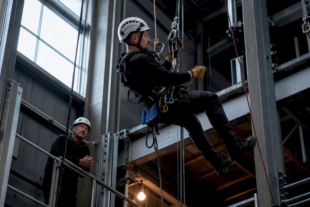 SPRAT vs IRATA for U.S. Technicians: 500 vs 1,000 Hours, Plus Drones