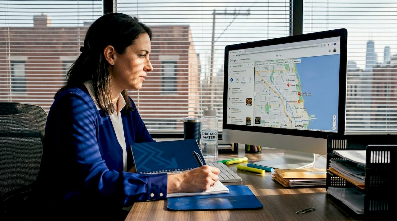Marketer reviewing Chicago local search results