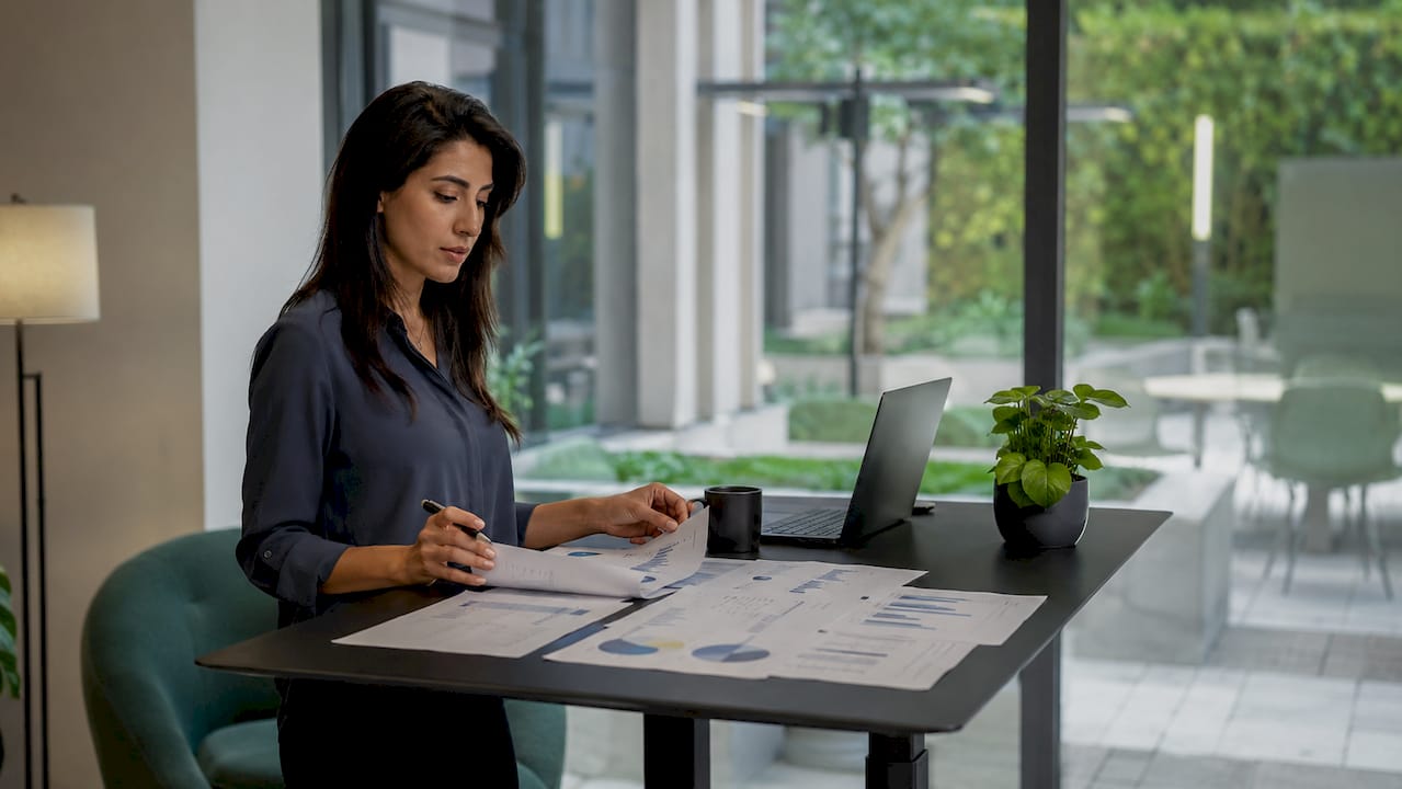 An analyst reviews the key metrics of an online shop migration in the office.