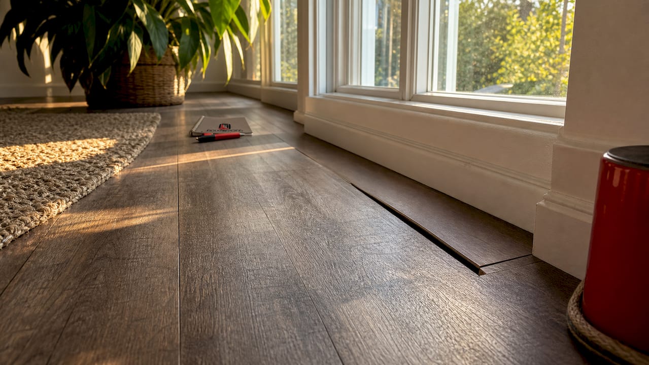 Close-up vinyl floor with expansion gap