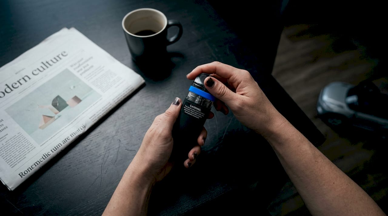 Demonstrating childproof vape device mechanism