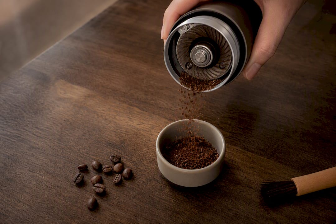 Rebolo gerando partículas uniformes de café