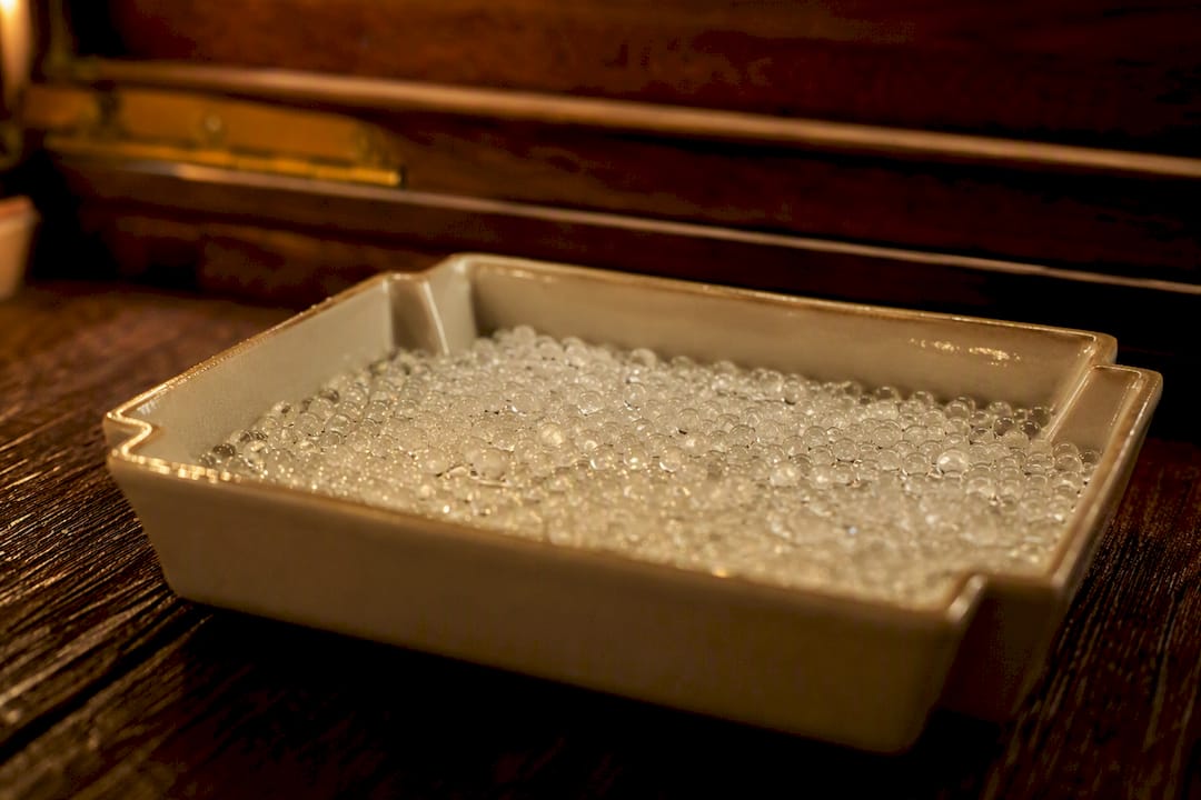 Humidity beads in humidor tray