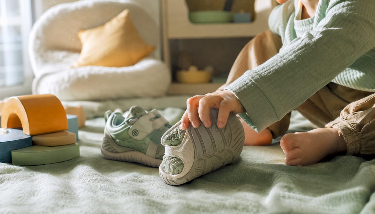 Detailansicht der flexiblen Sohle eines Barfußschuhs