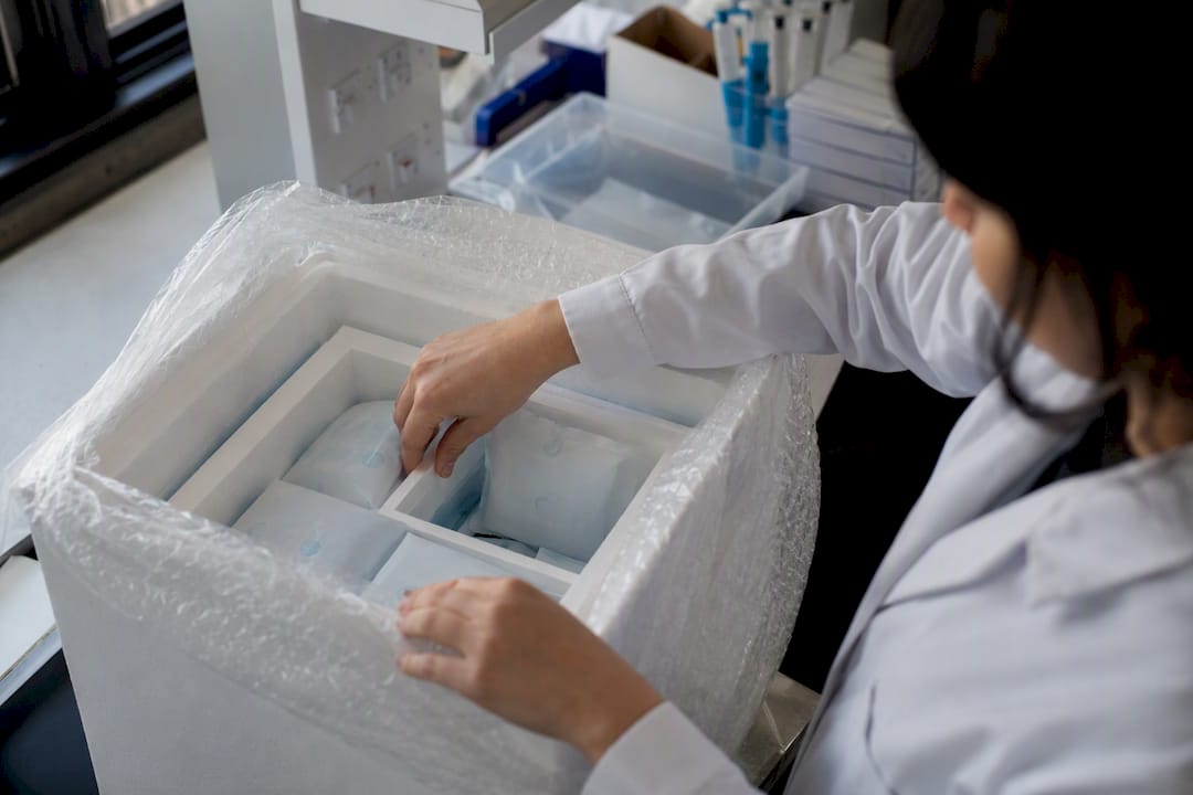 Hands sealing peptide cold-pack shipment