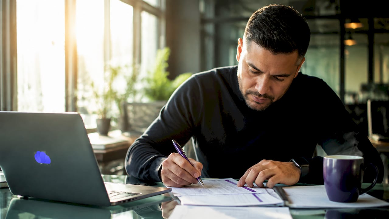 Trader reviewing checklist for manual trade copying